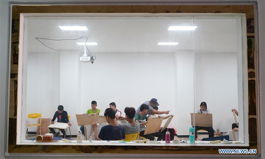 CHINA-JIANGXI-LICHUAN-OIL PAINTING (CN)