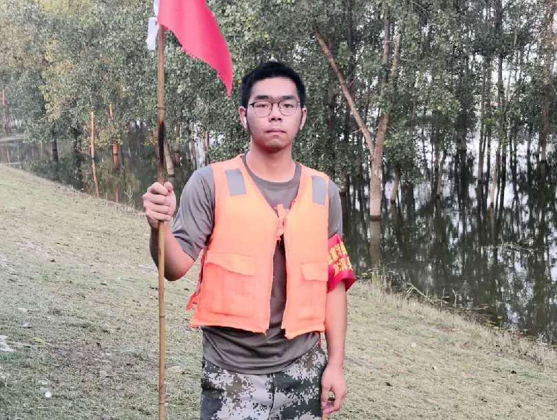 “才下高考考場就上防汛‘戰場’”周亮宇