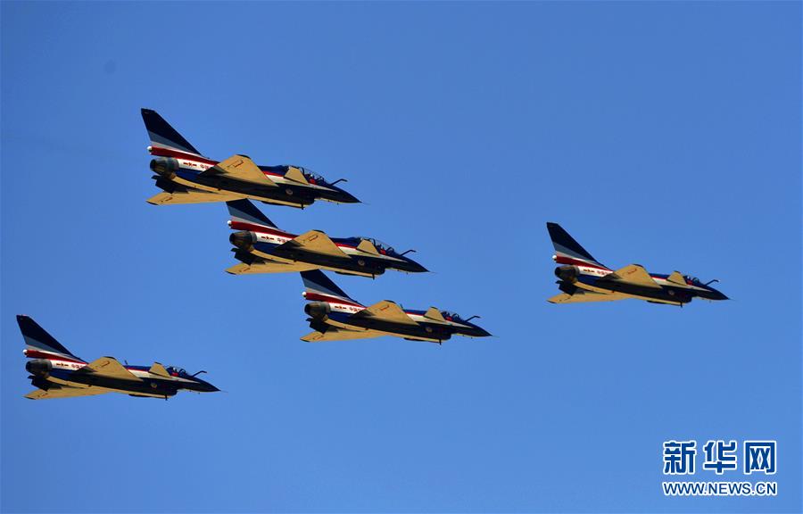（圖文互動(dòng)）（1）改革開(kāi)放讓中國(guó)的空天更安全&mdash;&mdash;全民國(guó)家安全教育日空軍向民眾展現(xiàn)殲－10特技飛行目擊記