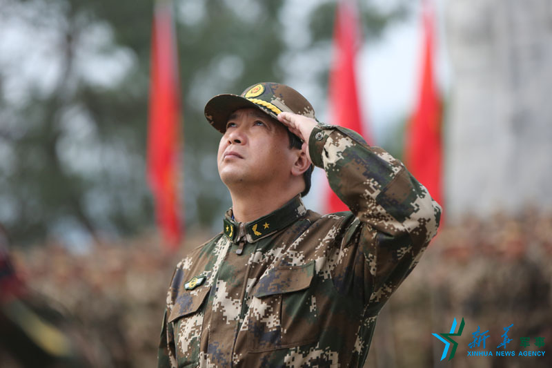 中國軍人:負重前行只為你能歲月靜好