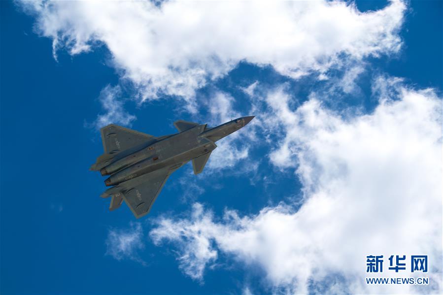 (圖文互動)(1)中國空軍發(fā)布強軍宣傳片《頭頂?shù)募覉@》