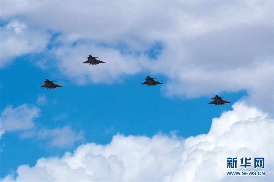 (圖文互動)(4)中國空軍發(fā)布強軍宣傳片《頭頂?shù)募覉@》