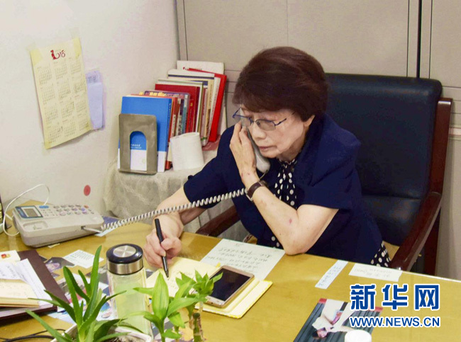 老年生活精力都放在教育上，健康秘訣是保持學習，簡單生活。