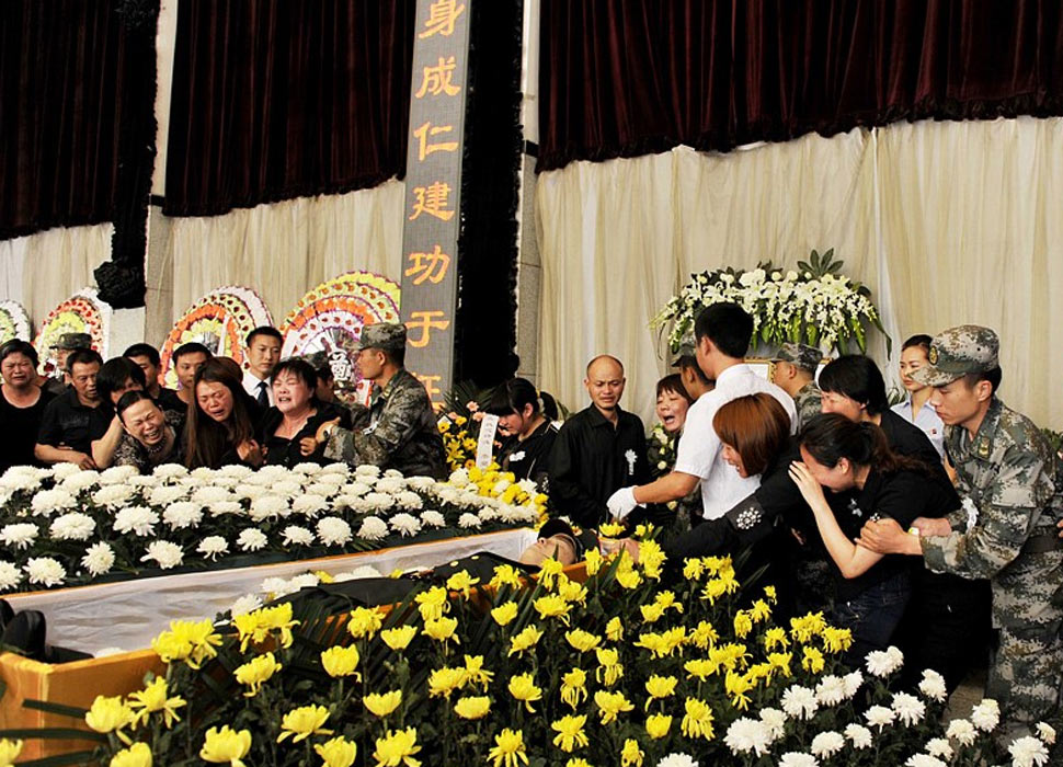 送別蘆山抗震救災犧牲戰士