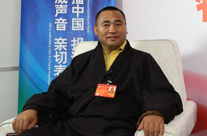 全國政協(xié)委員東寶仲巴&middot;呼圖克圖做客新華網(wǎng)、中國政府網(wǎng)兩會(huì)訪談