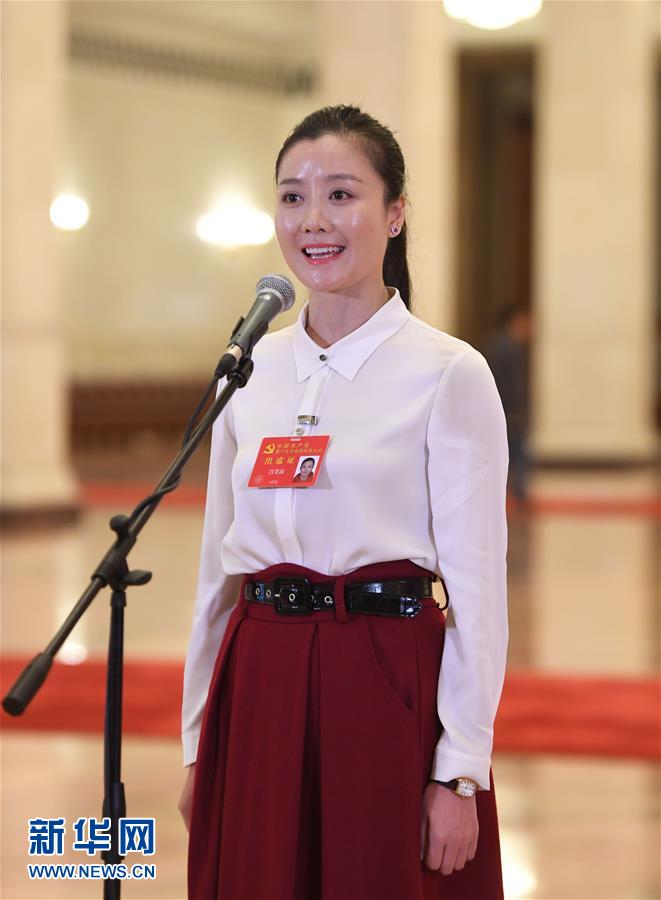 （十九大&middot;黨代表通道）（14）采訪黨代表