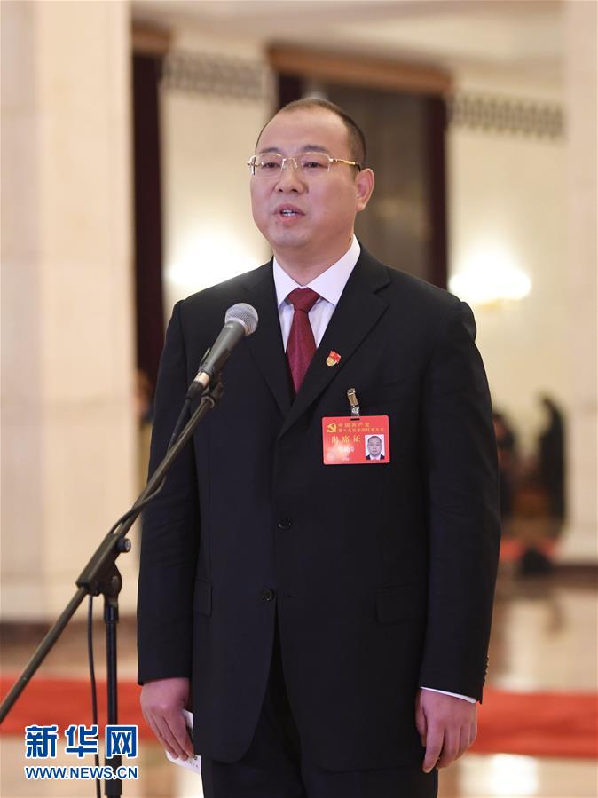 （十九大&middot;黨代表通道）（21）采訪黨代表