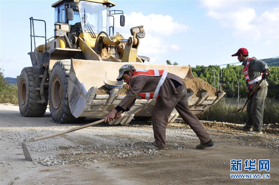 （十九大時(shí)光·圖文互動(dòng)）（5）變革不平凡　奮進(jìn)新時(shí)代——來自基層蹲點(diǎn)現(xiàn)場的報(bào)道