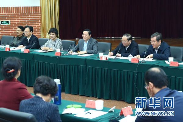 4月12日，中共中央政治局委員、中央書記處書記、中宣部部長(zhǎng)劉奇葆在北京出席“走向世界的中國兒童文學(xué)”座談會(huì)并講話。 新華社記者丁海濤攝