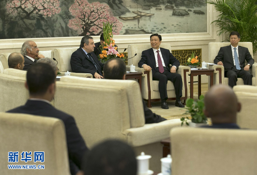 4月25日，國家副主席李源潮在北京人民大會堂會見出席“中國－阿拉伯國家政黨對話會”的外方代表。 新華社記者馬占成攝