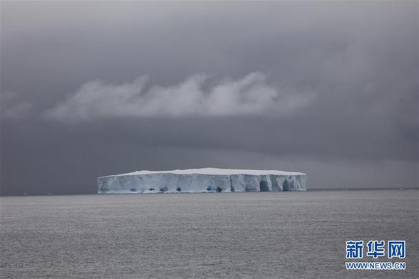 (圖文互動)(2)專訪:在南極,最美的藍冰可能通向死亡——中國南極科考隊員講述“冰縫驚魂記”