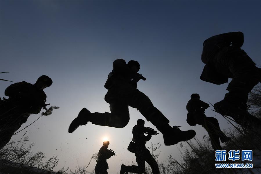 (新華全媒頭條·圖文互動(dòng))(12)備戰(zhàn)踏上新起點(diǎn),練兵展現(xiàn)新氣象——2018中國軍隊(duì)新年開訓(xùn)全景大掃描