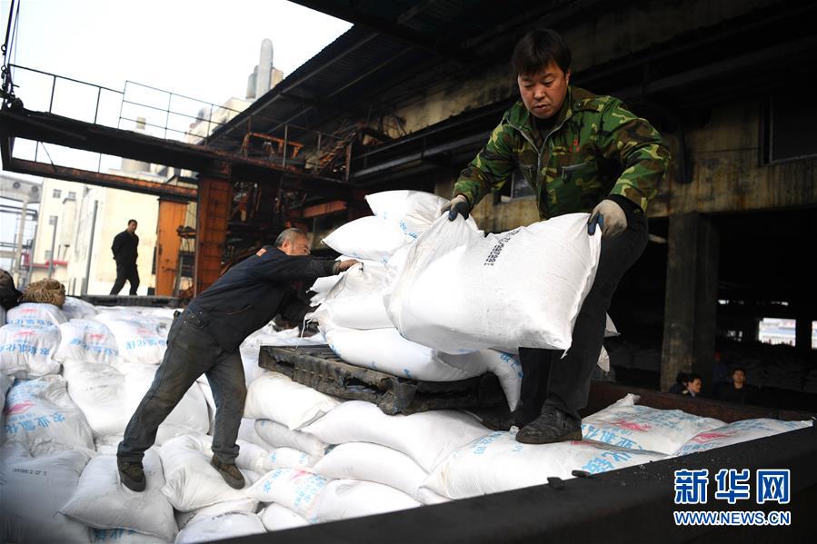 （新春走基層）（7）安徽：農資&ldquo;春運&rdquo;助春耕