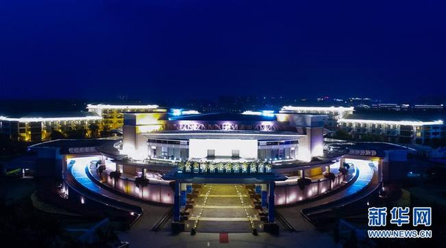 (新華全媒頭條·潮起海之南·圖文互動)(10)春潮拍岸千帆進——海南特區改革開放30年紀實