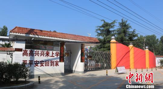 女教師以身擋車救學生殉職學生憶:她大喊“快走”