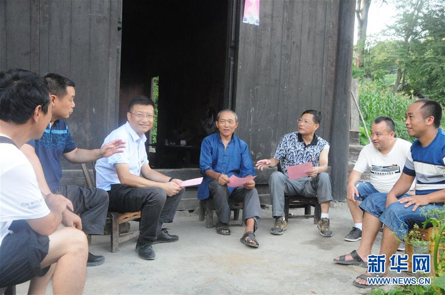 (新華全媒頭條·圖文互動(dòng))(2)安吉白茶奔向扶貧一線——浙江黃杜村農(nóng)民黨員先富幫后富向貧困地區(qū)捐贈(zèng)“扶貧苗”