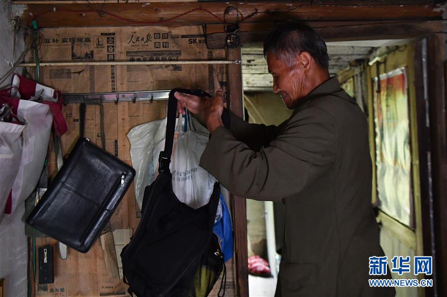 （新華全媒頭條·圖文互動）（2）一個人，一座山——劉真茂的生命守望