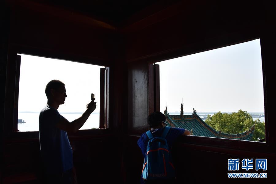 （大江奔流——來自長江經(jīng)濟(jì)帶的報道·圖文互動）（1）登岳陽樓，又見“浩浩湯湯”