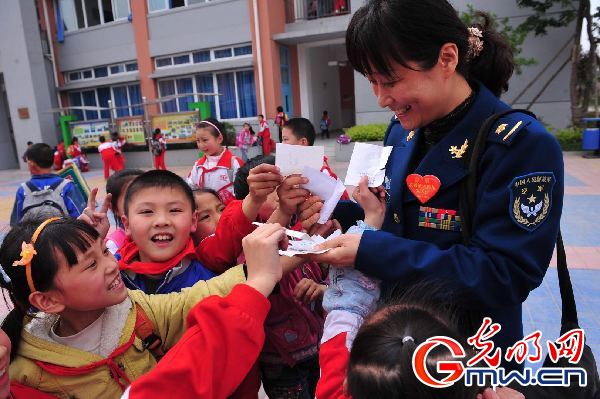 【我和軍隊的不解之緣】“先是軍人，才是媽媽”