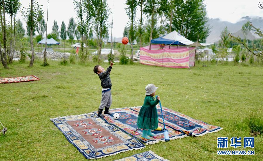 （社會(huì)）（14）夏日&ldquo;過(guò)林卡&rdquo; 親近大自然
