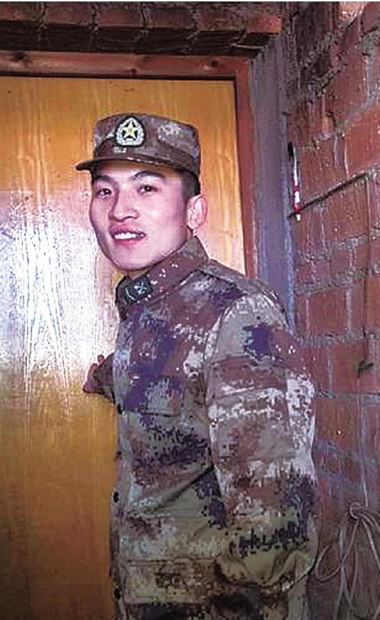 中國軍人:負重前行只為你能歲月靜好