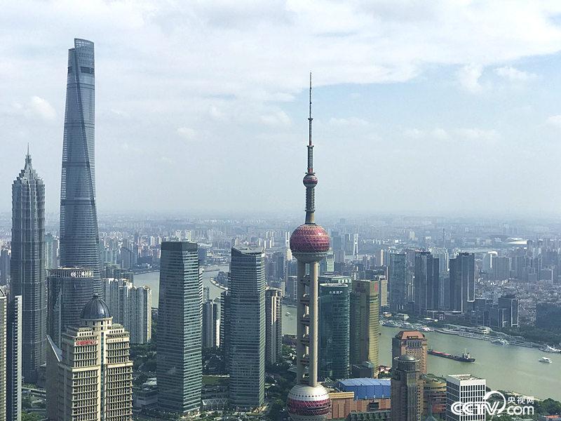 　　長三角更高質量的一體化發展，將建成具有全球競爭力的世界級城市群。圖為上海陸家嘴（孔華/攝）