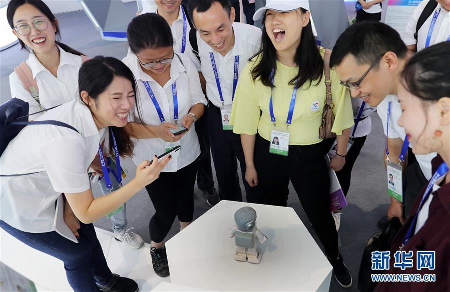 （新華全媒頭條&middot;圖文互動）（2）&ldquo;中國智，世界能&rdquo;&mdash;&mdash;2018世界人工智能大會釋放AI發展新信號