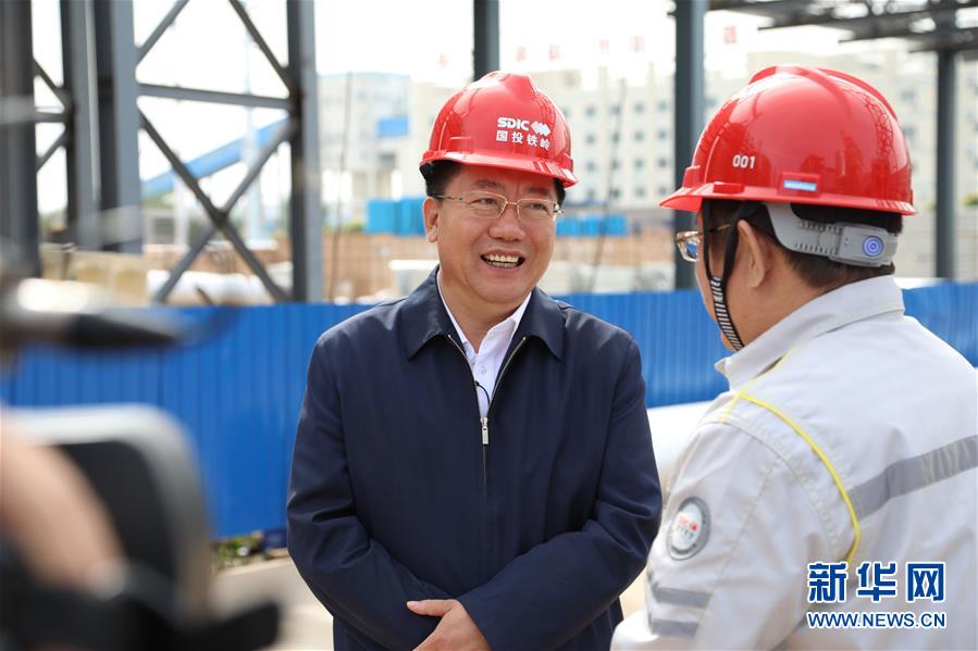 (新時(shí)代擔(dān)當(dāng)作為典型風(fēng)采·圖文互動(dòng))(1)李士偉:以實(shí)干擔(dān)當(dāng) 向難題沖鋒