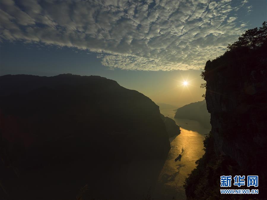 （百城百縣百企調研行·圖文互動）（5）建設長江綠色走廊再譜新章——長江三峽集團發展紀實