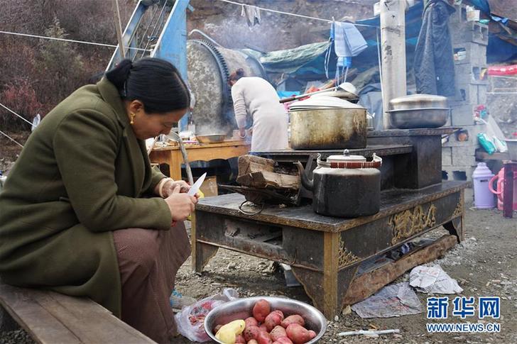 (圖文互動(dòng))(4)日子繼續(xù)好好過(guò)——探訪金沙江堰塞湖四川安置點(diǎn)