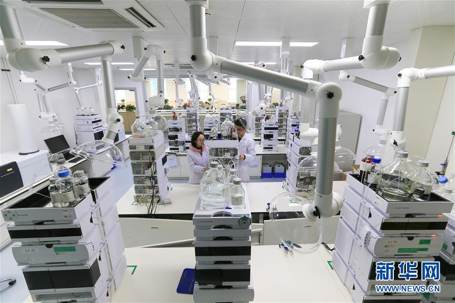 (百城百縣百企調(diào)研行·圖文互動(dòng))(5)“藍(lán)鯨1號(hào)”從這里駛出——山東煙臺(tái)崛起制造業(yè)高地