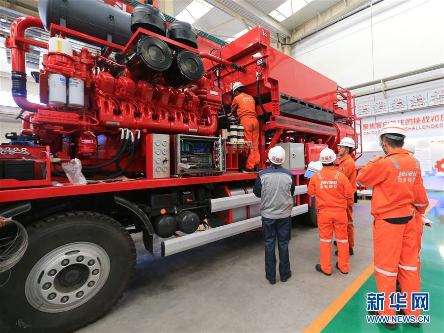 (百城百縣百企調(diào)研行·圖文互動(dòng))(6)“藍(lán)鯨1號(hào)”從這里駛出——山東煙臺(tái)崛起制造業(yè)高地