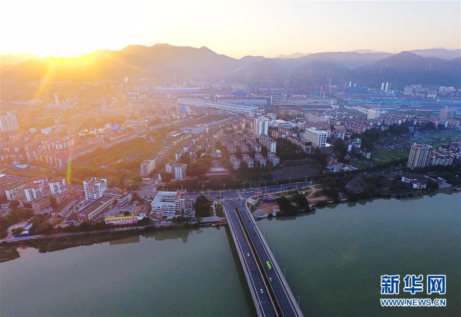 (在習近平新時代中國特色社會主義思想指引下·慶祝改革開放40周年·綠色發展·圖文互動)(1)烈火淬煉中的轉型之變——綠色發展之“火”的故事