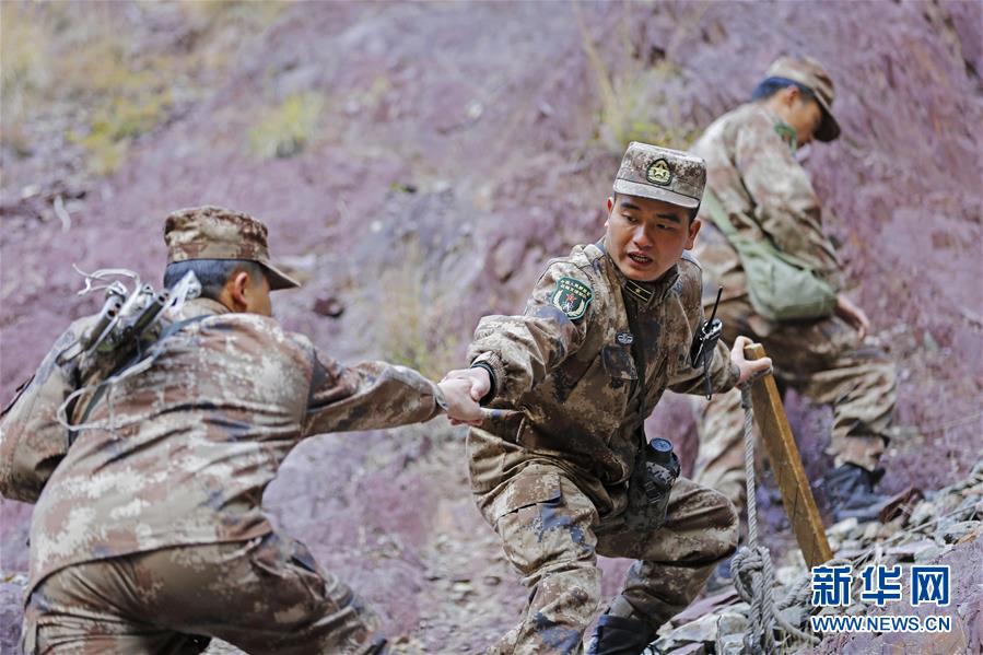 (向奉獻(xiàn)者致敬·圖文互動(dòng))(2)情注一纜通滇藏——記某信息通信基地四營(yíng)五連連長(zhǎng)翁春芳