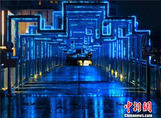 圖為燈光節現場 李佳赟 攝 圖為燈光節現場 李佳赟 攝