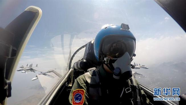 (改革先鋒風采·圖文互動)(2)戴明盟:航母戰斗機英雄試飛員