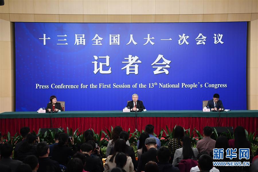 （兩會）（1）國務(wù)院扶貧辦主任劉永富就“打好精準(zhǔn)脫貧攻堅(jiān)戰(zhàn)”答記者問