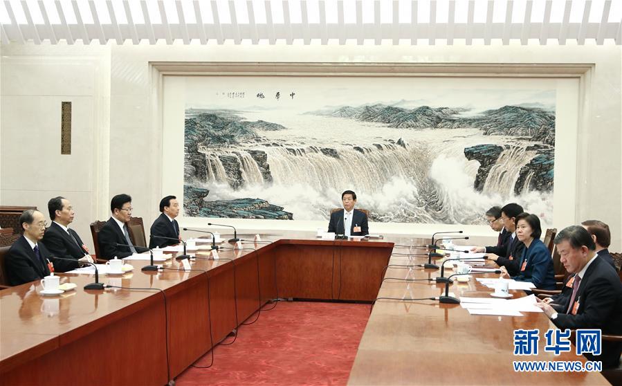 (兩會)十三屆全國人大一次會議主席團常務主席第六次會議舉行 栗戰(zhàn)書主持
