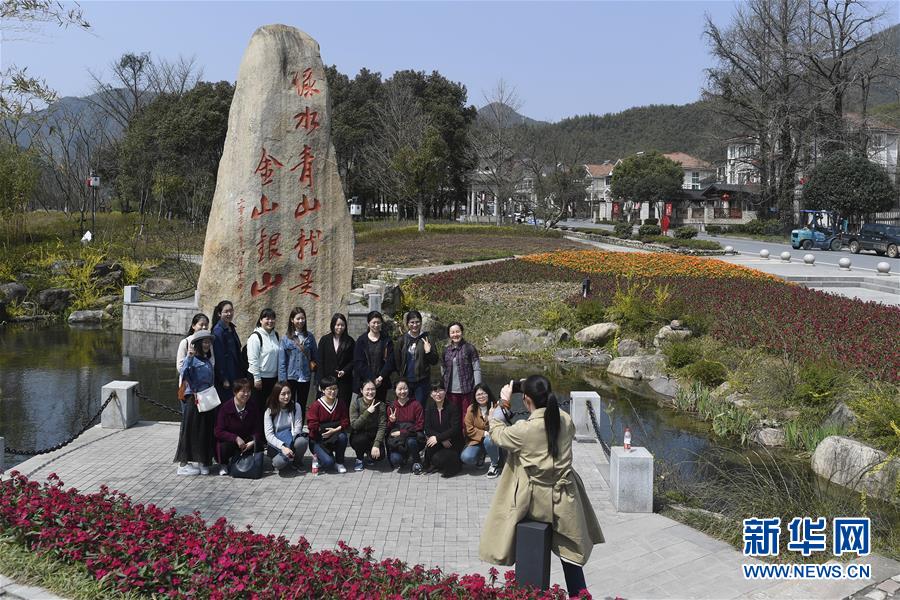 （新華全媒頭條·圖文互動(dòng)）（8）風(fēng)正一帆懸——以習(xí)近平同志為核心的黨中央治國(guó)理政一年間