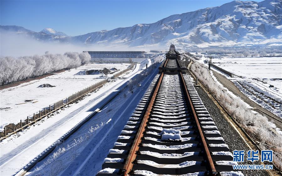 （新華全媒頭條·圖文互動(dòng)）（13）風(fēng)正一帆懸——以習(xí)近平同志為核心的黨中央治國(guó)理政一年間