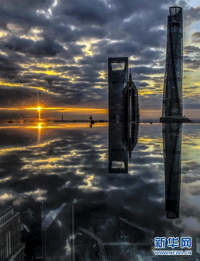 （新華全媒頭條·圖文互動(dòng)）（11）風(fēng)正一帆懸——以習(xí)近平同志為核心的黨中央治國(guó)理政一年間