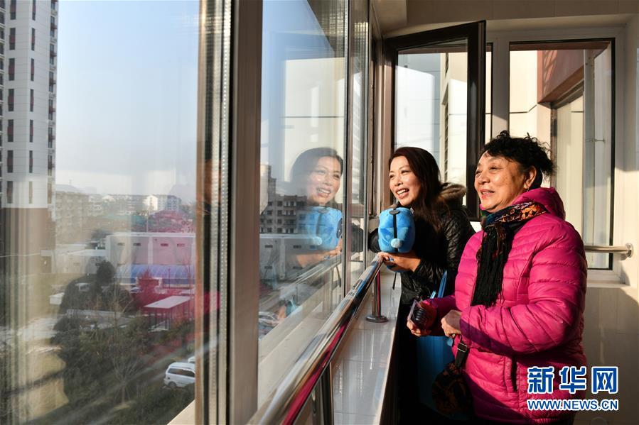 （新華全媒頭條·圖文互動(dòng)）（10）風(fēng)正一帆懸——以習(xí)近平同志為核心的黨中央治國(guó)理政一年間