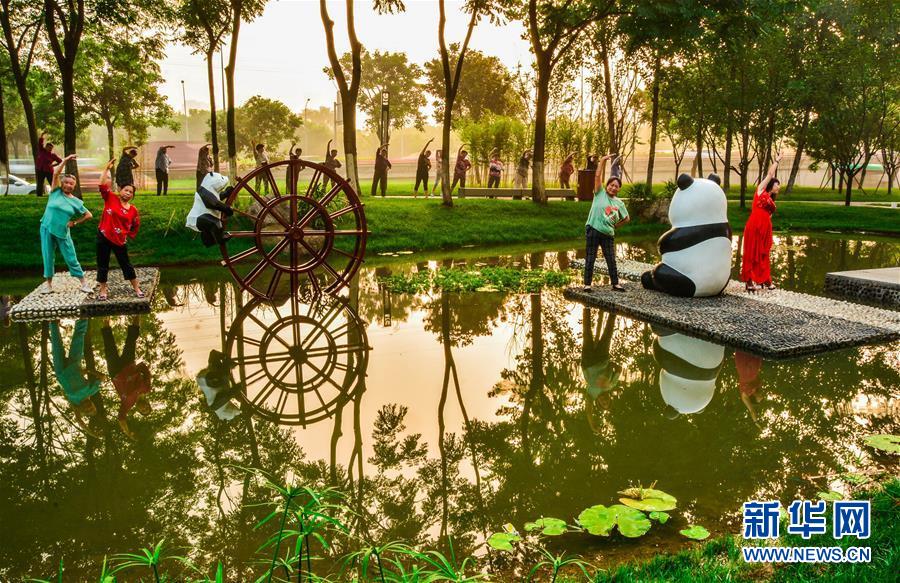 （新華全媒頭條·圖文互動(dòng)）（3）風(fēng)正一帆懸——以習(xí)近平同志為核心的黨中央治國(guó)理政一年間