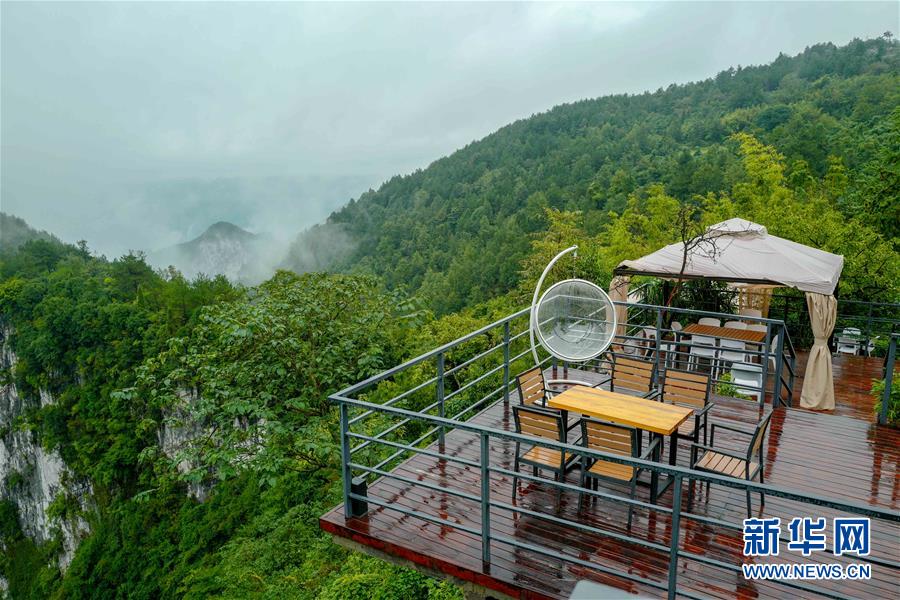 (在習近平新時代中國特色社會主義思想指引下——新時代新作為新篇章·鄉村振興戰略·圖文互動)(2)掙脫“富饒的貧困”——一個西部貧困區縣綠色發展之變