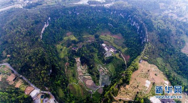 (在習近平新時代中國特色社會主義思想指引下——新時代新作為新篇章·鄉村振興戰略·圖文互動)(6)掙脫“富饒的貧困”——一個西部貧困區縣綠色發展之變