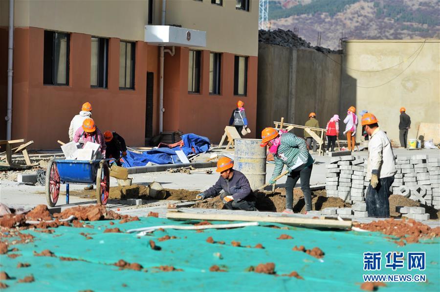 (在習(xí)近平新時(shí)代中國(guó)特色社會(huì)主義思想指引下——新時(shí)代新作為新篇章·圖文互動(dòng))(2)高原春來早 云嶺開新篇