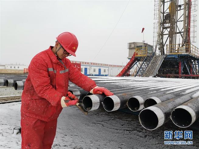 （走基層 聽民聲·圖文互動）（2）“條件進(jìn)步了，好作風(fēng)沒變”——記者夜守大慶油田1205鉆井隊