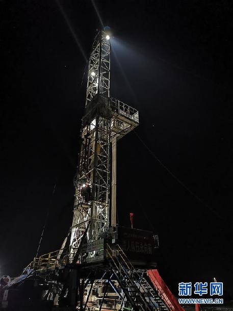 （走基層 聽民聲·圖文互動）（3）“條件進(jìn)步了，好作風(fēng)沒變”——記者夜守大慶油田1205鉆井隊