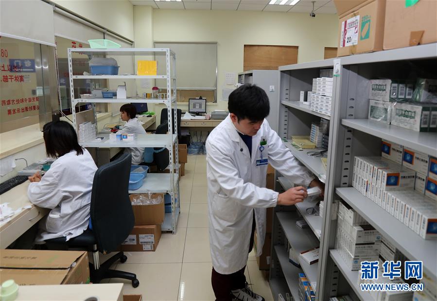 （新華全媒頭條&middot;圖文互動）（1）一粒藥片牽動萬人心，藥品集中采購給你我省了多少？