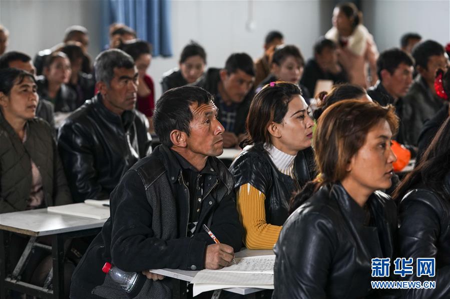 (新華全媒頭條·圖文互動)(7)一步千年,“最后的沙漠部落”遷入新家園